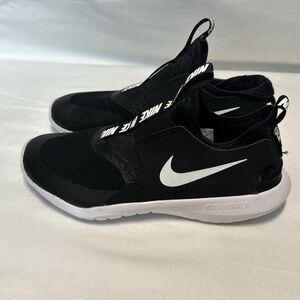 ❌SOLD❌*****Slip on Nike shoes, Black and White 4Y used once.